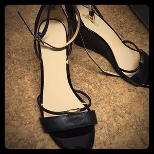 Real leather wedge with a strap